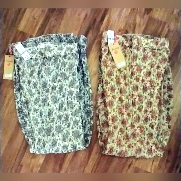 NWT Floral Pleated Wide-Leg Pants - Picture 4 of 16